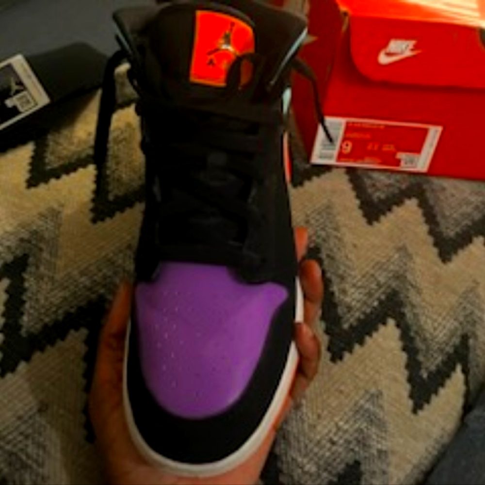 Jordan 1 mid